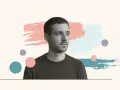 Mężczyzna zamyślony, jakby dręczony wyrzutami sumienia, na tle abstrakcyjnych pociągnięć pędzla i kółek.