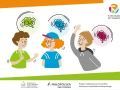 Trzech uśmiechniętych młodych ludzi, każdy z mózgiem nad głową, symbolizującym AAC i zdrowe reakcje.