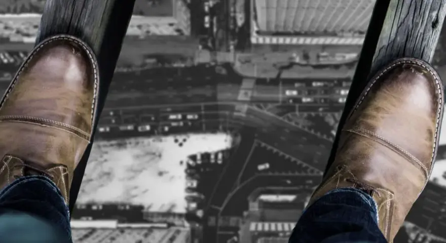 Lęk wysokości objawy: Rozpoznaj akrofobię i odzyskaj kontrolę